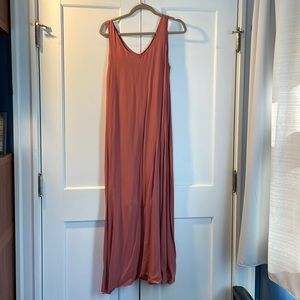 Flowing sleeveless Maxi dress burnt orange